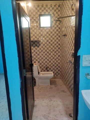 Attached Bathroom in 2 BHK Builder Floor at Vipin Garden – for Rent