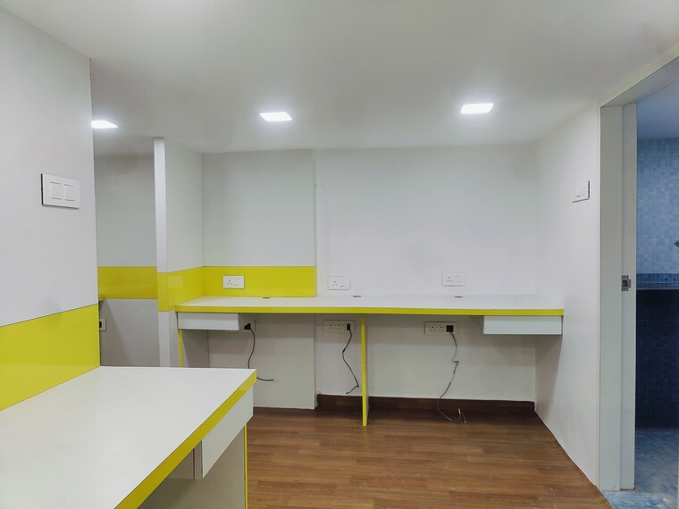 Team Area, malad west Commercial Office Space 350 Sq.Ft. In Malad West Mumbai 9207427