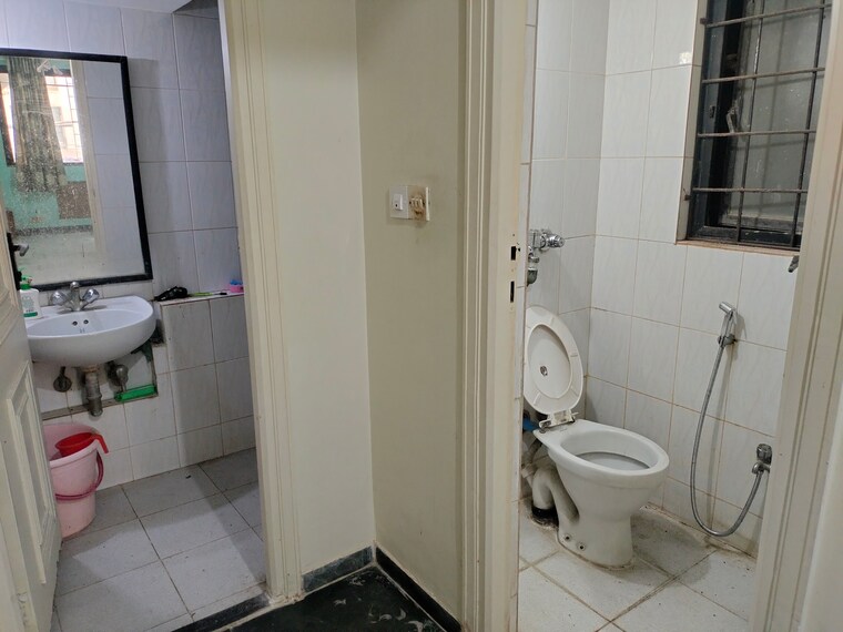 Bathroom, hiranandani-estate 2 Bedroom 600 Sq.Ft. Apartment In Ghodbunder Road Thane 9207609