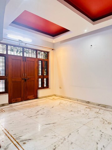 Room in 3 BHK Builder Floor at Milestone 32nd Avenue, Sector 15 – for Rent