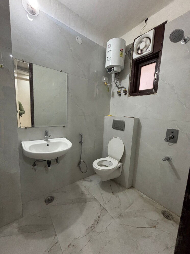 Bathroom, palm-residency-chhatarpur 2 Bedroom 950 Sq.Ft. Apartment In Chattarpur Delhi 9207481