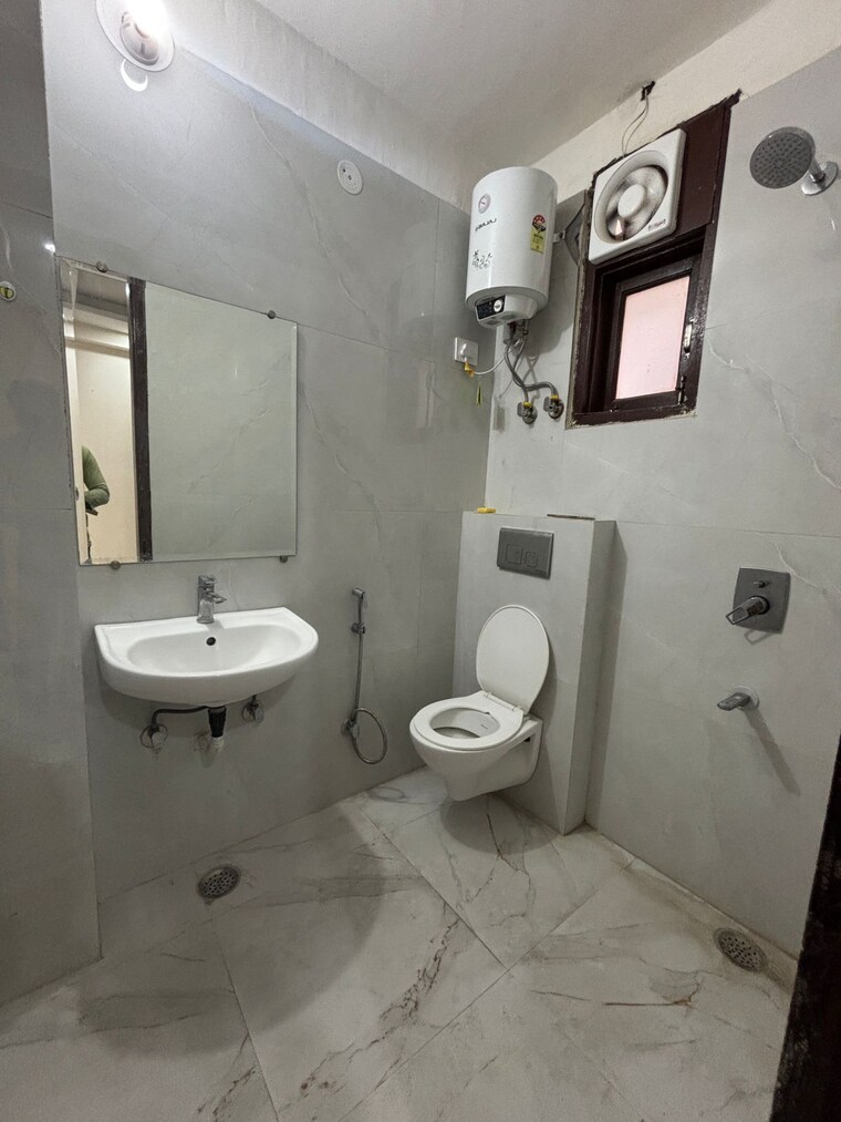 Bathroom, palm-residency-chhatarpur 2 Bedroom 950 Sq.Ft. Apartment In Chattarpur Delhi 9207481