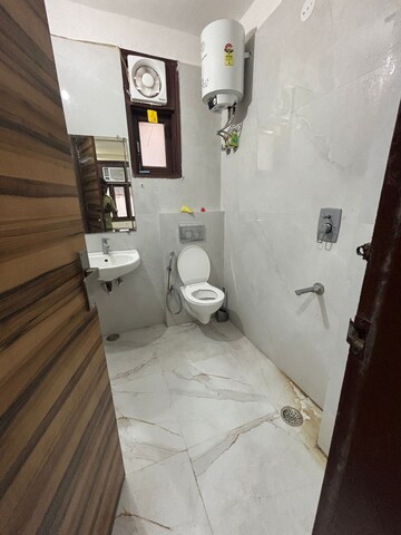 Bathroom in 2 BHK Apartment at Palm Residency Chhatarpur, Chattarpur – for Rent