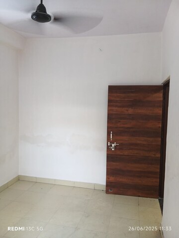 Room in 1 BHK Apartment at Sector 45 – for Rent