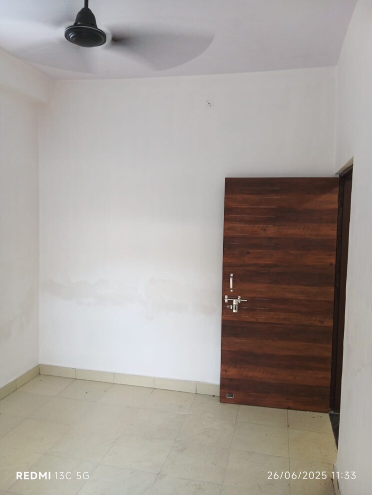 Room, sector 45 1 Bedroom 450 Sq.Ft. Apartment In Sector 45 Noida 9207472