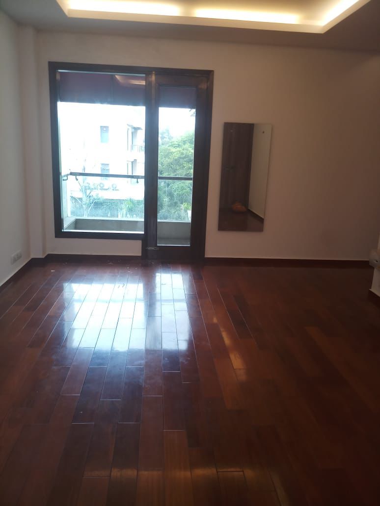 3 BHK + Servant Room Builder Floor For Rent in Defence Colony