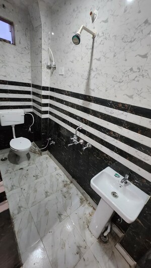 Attached Bathroom in 1 BHK Apartment at Sector 27 – for Rent