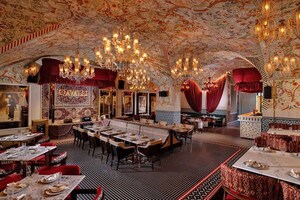   Showroom at Delhi Gurgaon Expressway – for Sale