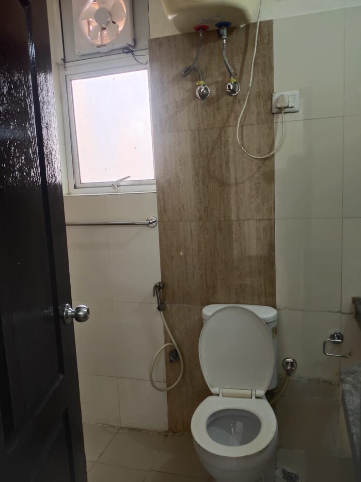 Bathroom, bptp-spacio 2 Bedroom 1000 Sq.Ft. Apartment In Sector 37d Gurgaon 9207555