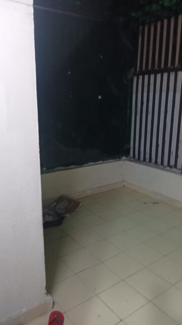 Room in 2 BHK Apartment at Gaur City 5th Avenue, Sector 4 Greater Noida – for Rent