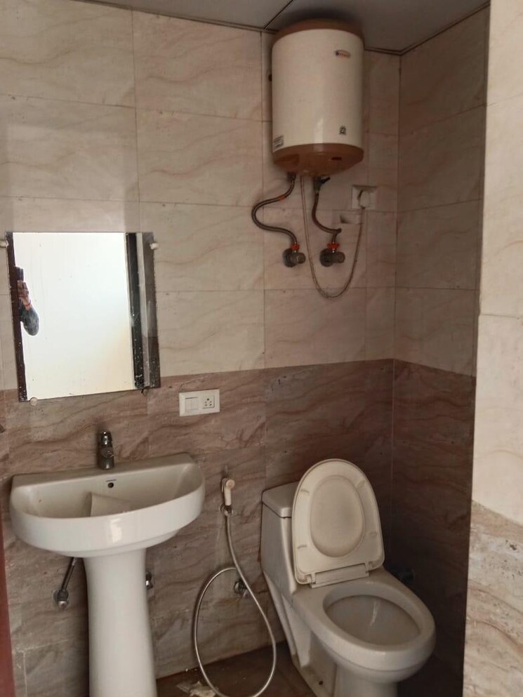 Bathroom, crossing-republik 3 Bedroom 1880 Sq.Ft. Apartment In Crossing Republic Ghaziabad 9207617