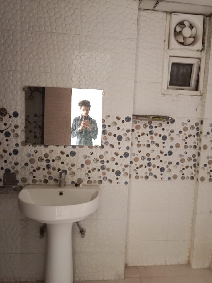 Bathroom, crossing-republik 3 Bedroom 1880 Sq.Ft. Apartment In Crossing Republic Ghaziabad 9207617