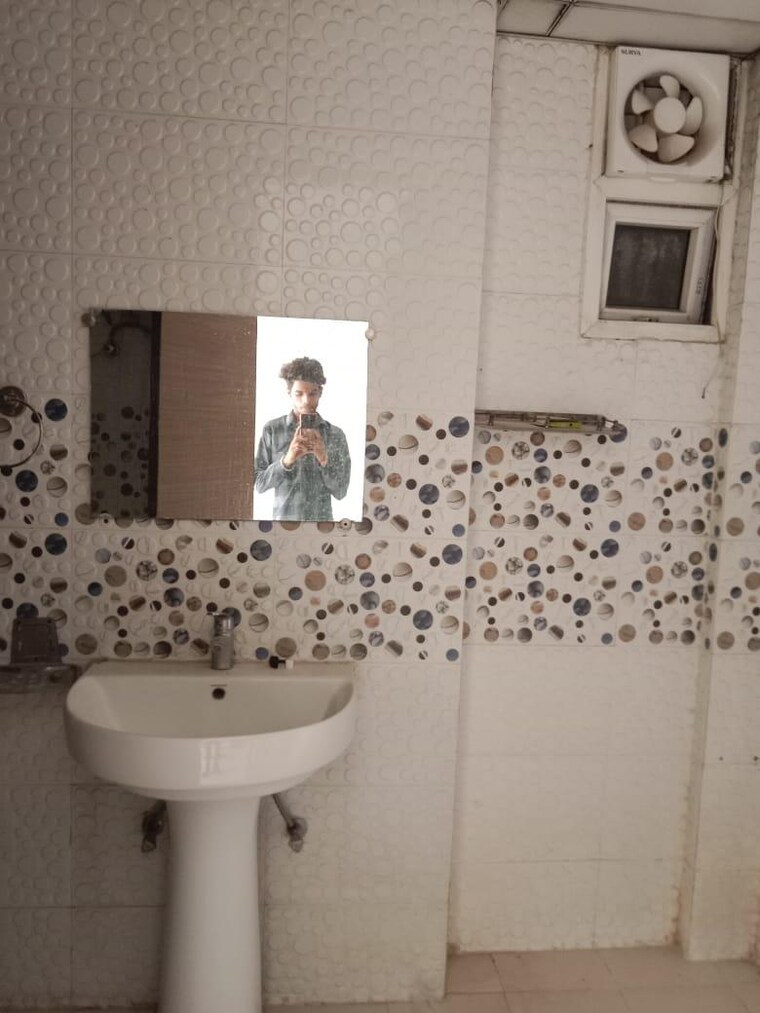 Bathroom, crossing-republik 3 Bedroom 1880 Sq.Ft. Apartment In Crossing Republic Ghaziabad 9207617