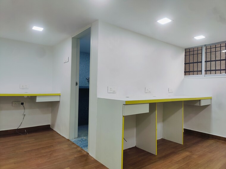 Team Area, malad west Commercial Office Space 350 Sq.Ft. In Malad West Mumbai 9207645
