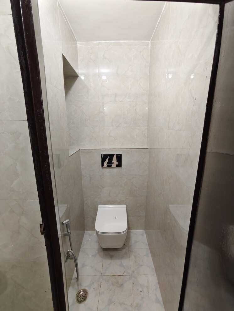 Bathroom, dwarka mor 1 Bedroom 400 Sq.Ft. Apartment In Dwarka Mor Delhi 9207628