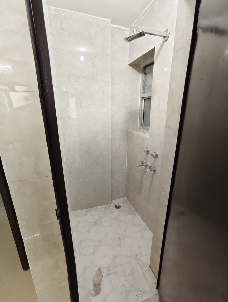 Bathroom, dwarka mor 1 Bedroom 400 Sq.Ft. Apartment In Dwarka Mor Delhi 9207628
