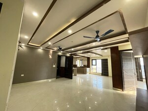 Room in 5 BHK Builder Floor at Parklands, Sector 85 – for Sale