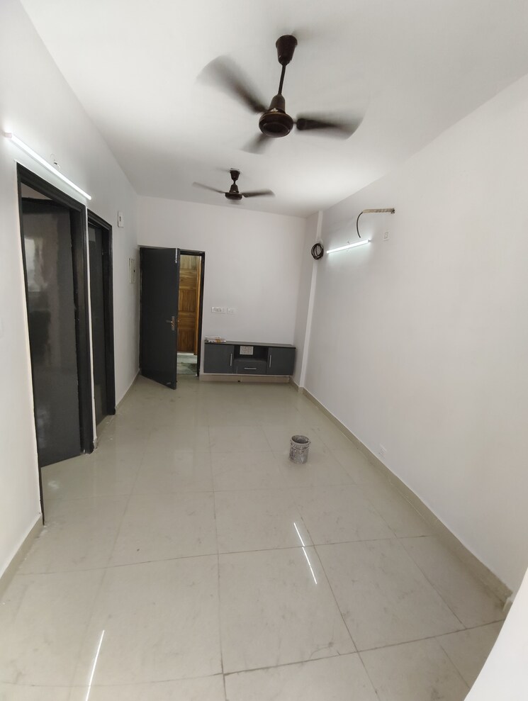Room, sector 19b dwarka 1 Bedroom 508 Sq.Ft. Apartment In Sector 19b Dwarka Delhi 9207701