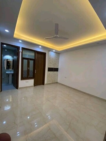 Room in 3 BHK Apartment at Palm Residency Chhatarpur, Chattarpur – for Rent