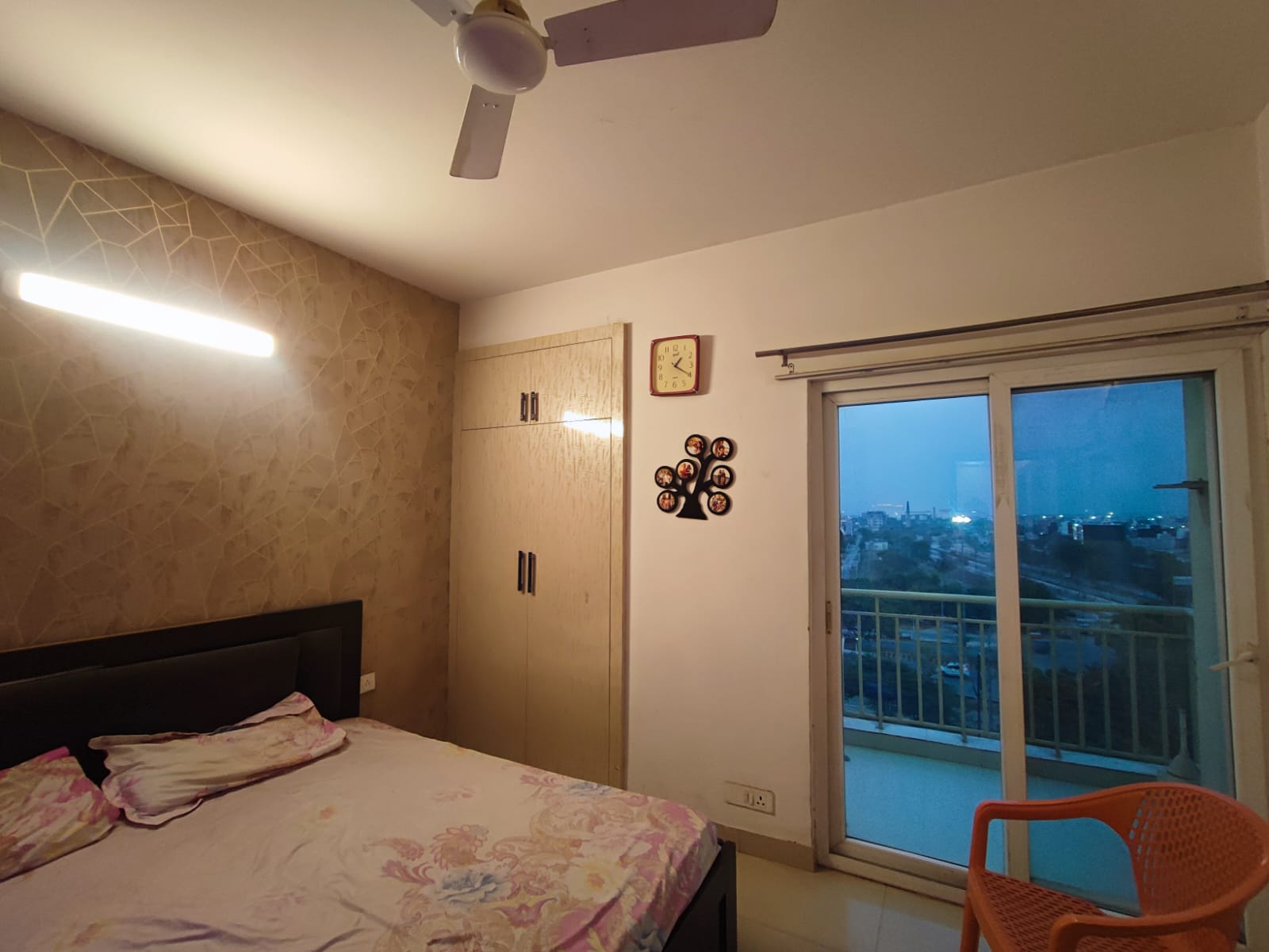 2 BHK + Study Room Apartment For Rent in Crossing Republik