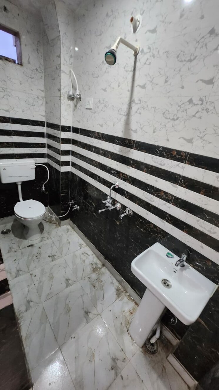 Attached Bathroom, ashok nagar 1 Bedroom 401 Sq.Ft. Apartment In Ashok Nagar Delhi 9207769