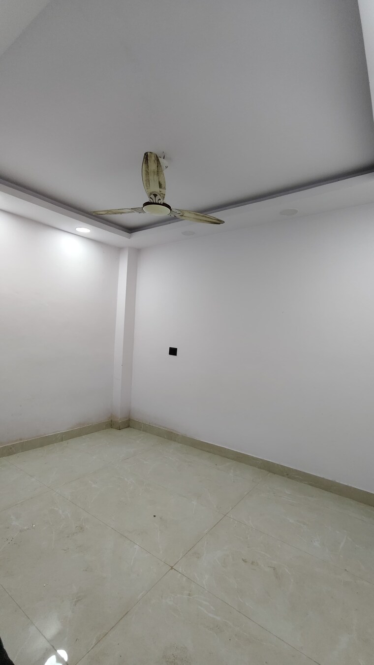 Room, govindpuri 3 Bedroom 950 Sq.Ft. Builder Floor In Govindpuri Delhi 9207732