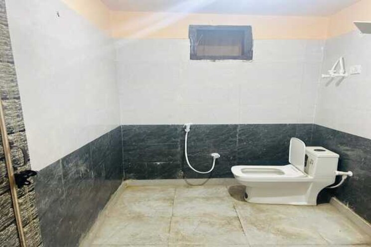 Bathroom, ashok nagar 1 Bedroom 450 Sq.Ft. Apartment In Ashok Nagar Delhi 9207775