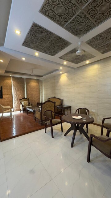 Gym in 3 BHK Builder Floor at Vasant Vihar – for Rent