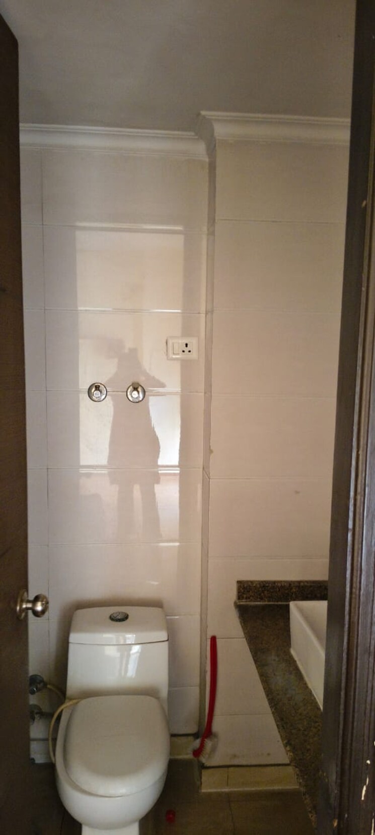 Bathroom, gaur-city-5th-avenue 3.5 Bedroom 1560 Sq.Ft. Apartment In Sector 4 Greater Noida Greater Noida 9207762