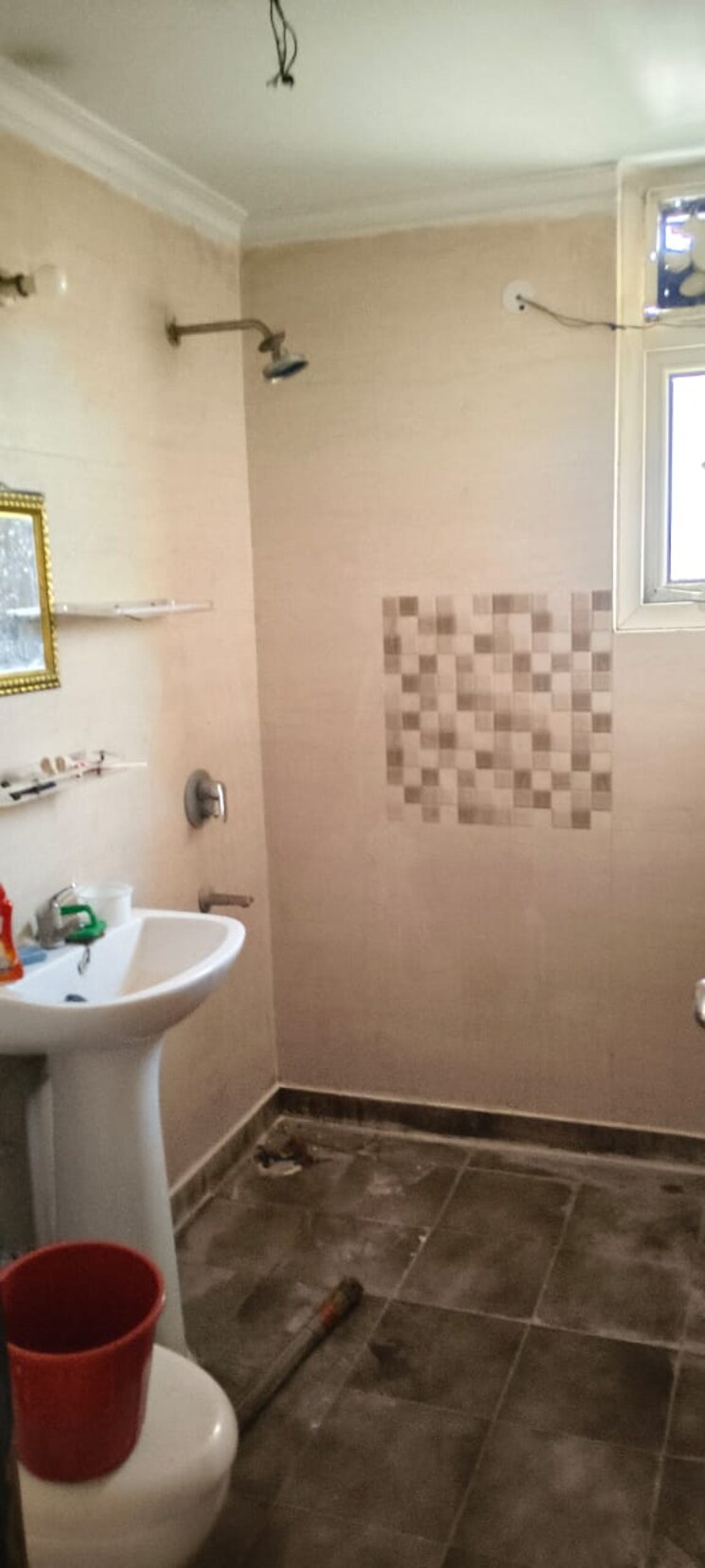 Bathroom, gaur-city-5th-avenue 3.5 Bedroom 1560 Sq.Ft. Apartment In Sector 4 Greater Noida Greater Noida 9207762