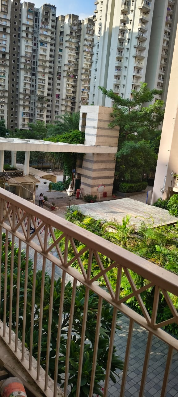 3.5 BHK + Study Room Apartment For Rent in Gaur City 5th Avenue