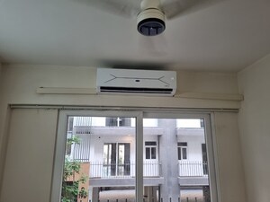 Building Lobby in 2.5 BHK Builder Floor at Smart World Gems, Sector 89 – for Sale