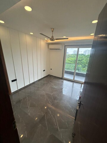Balcony in 3 BHK Builder Floor at Vipul World Floors, Sector 48 – for Rent