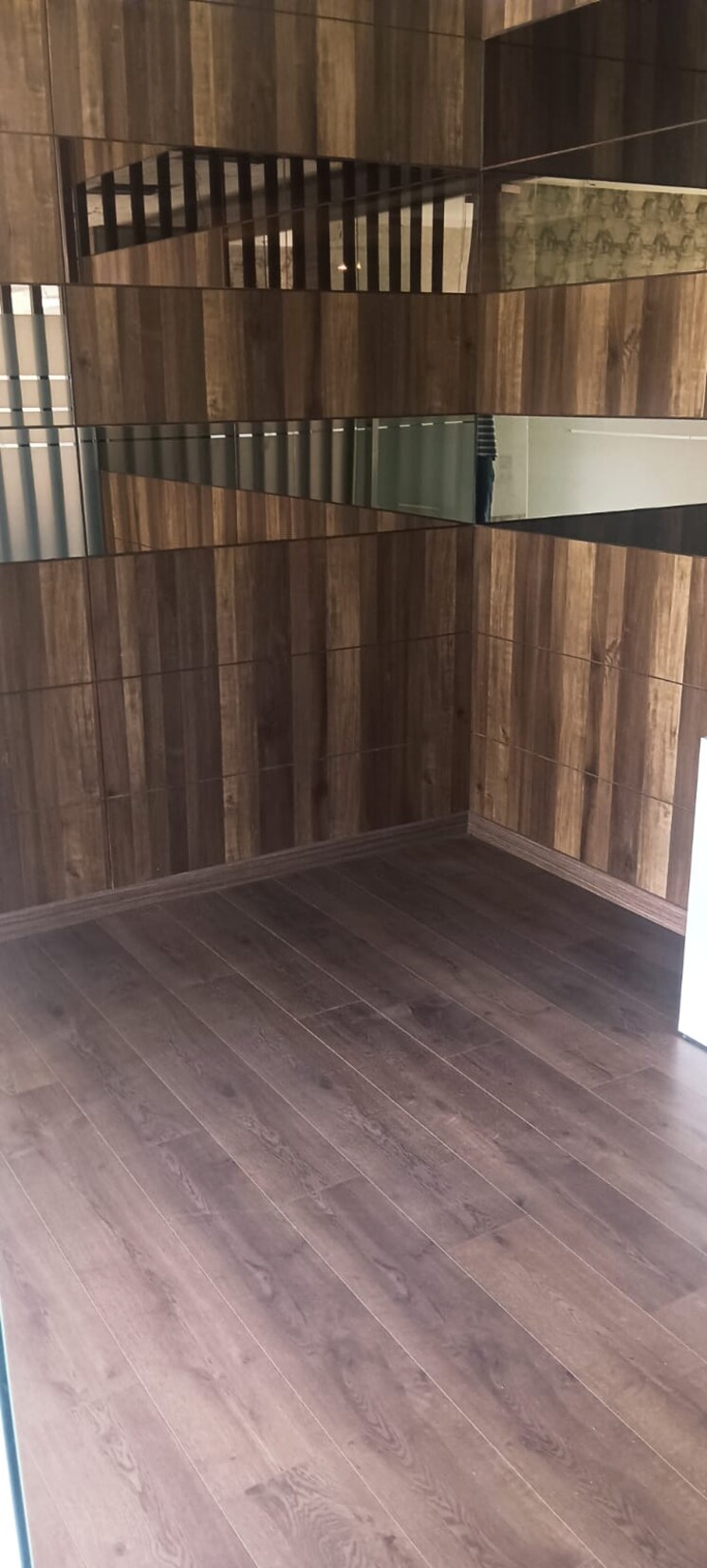 Room, malad east Commercial Office Space 2250 Sq.Ft. In Malad East Mumbai 9207815