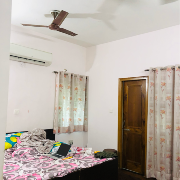 Bedroom in 2.5 BHK Builder Floor at Sector 23 – for Rent