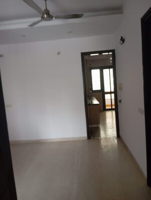 Room in 3 BHK Builder Floor at Ashiana Silver Crest, Sector 48 – for Rent
