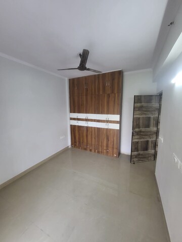 Room in 3 BHK Apartment at ABA Ivy County, Sector 75 – for Rent