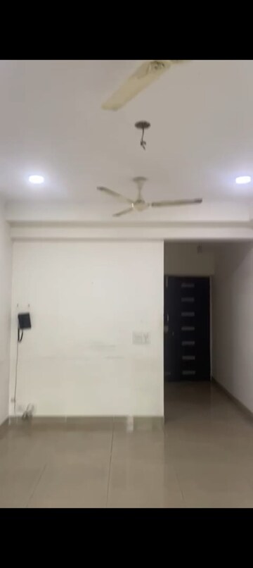 Room in 3 BHK Apartment at Gaur City 1st Avenue, Sector 4 Greater Noida – for Rent