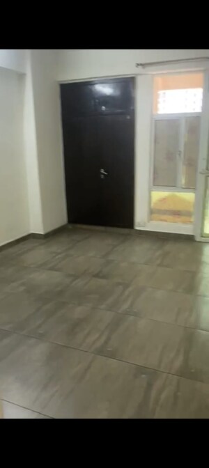 Room in 3 BHK Apartment at Gaur City 1st Avenue, Sector 4 Greater Noida – for Rent