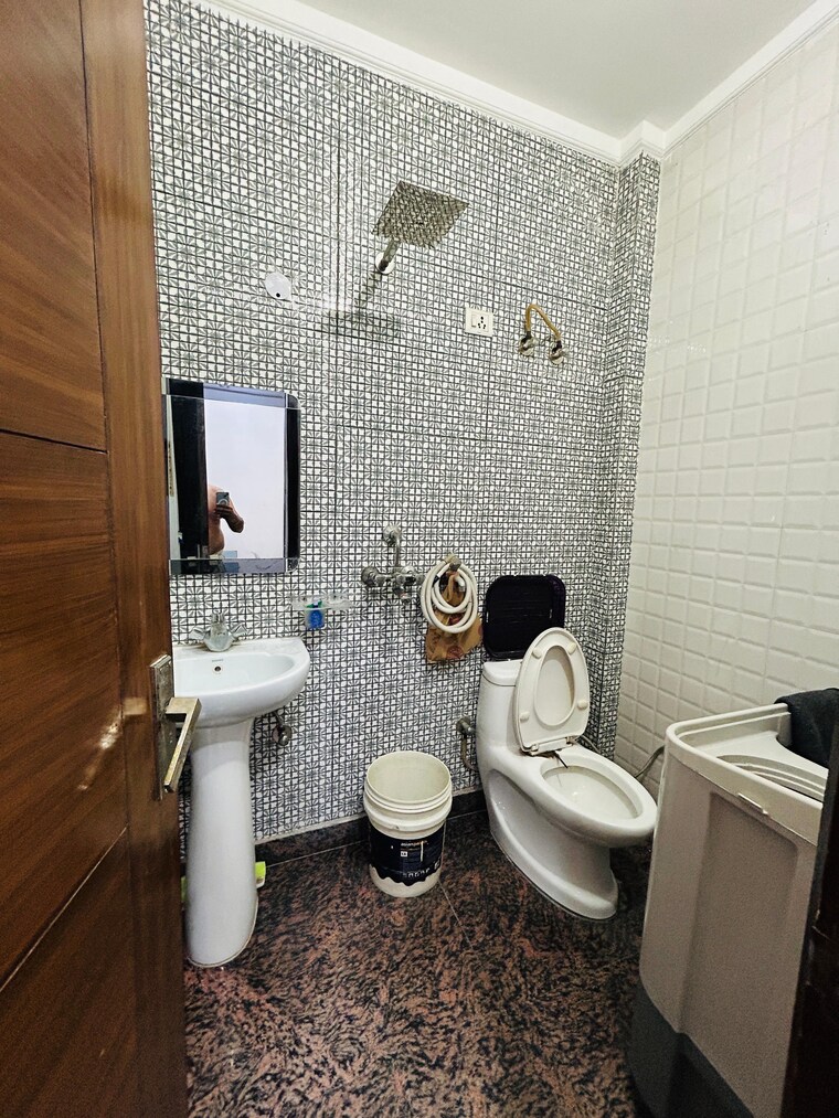 Bathroom, godrej-nest-kandivali 2 Bedroom 606 Sq.Ft. Apartment In Kandivali East Mumbai 9207861