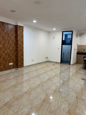 Room in  Showroom at Lajpat Nagar I – for Rent