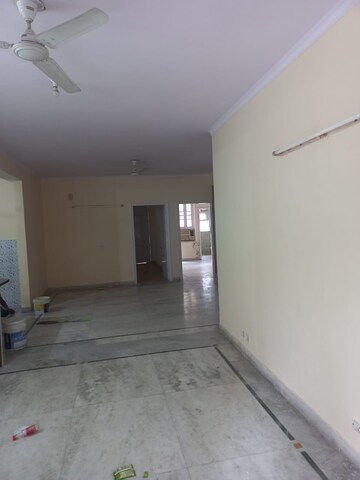Room in 3 BHK Builder Floor at Omaxe Designer Villas Mayfield Garden, Sector 51 – for Rent