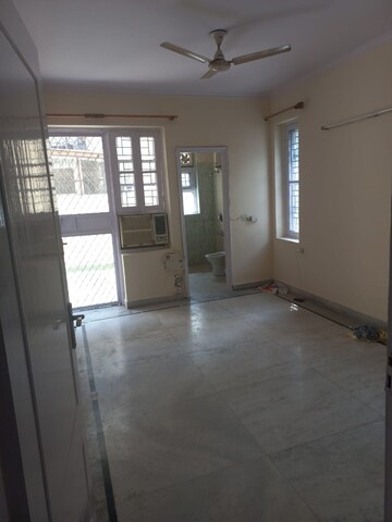 Room in 3 BHK Builder Floor at Omaxe Designer Villas Mayfield Garden, Sector 51 – for Rent