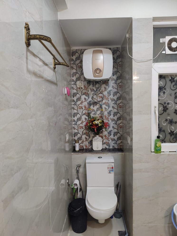 Bathroom, emaar-emerald-estate 3 Bedroom 1395 Sq.Ft. Apartment In Sector 65 Gurgaon 9207946