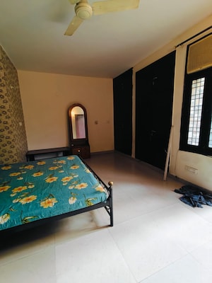 Bedroom in 2.5 BHK Builder Floor at Ardee City, Sector 52 – for Rent