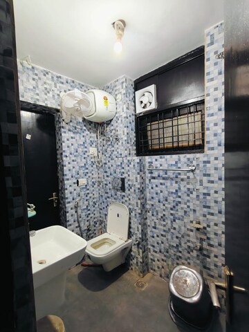 Bathroom in 2.5 BHK Builder Floor at Ardee City, Sector 52 – for Rent