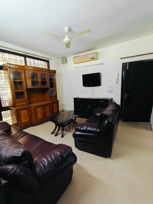 Living Room in 2.5 BHK Builder Floor at Ardee City, Sector 52 – for Rent