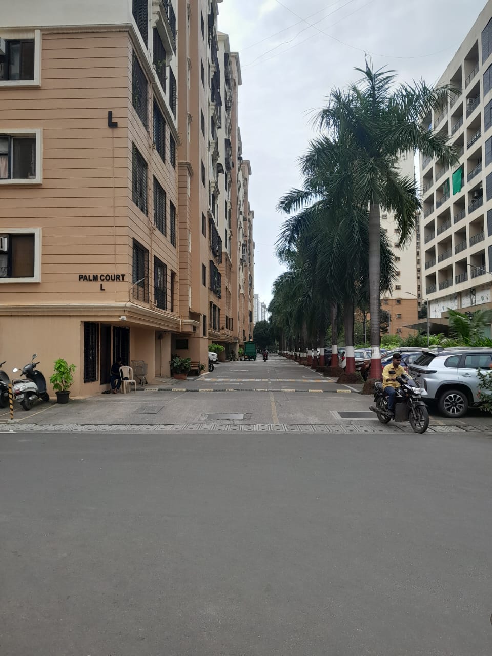 1 Rk  400 Sq.Ft. Apartment in K Raheja Palm Spring