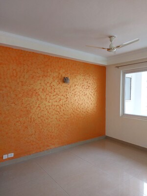 Room in 4 BHK Apartment at Amrapali Platinum, Sector 119 – for Sale