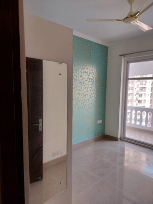 Room in 4 BHK Apartment at Amrapali Platinum, Sector 119 – for Sale